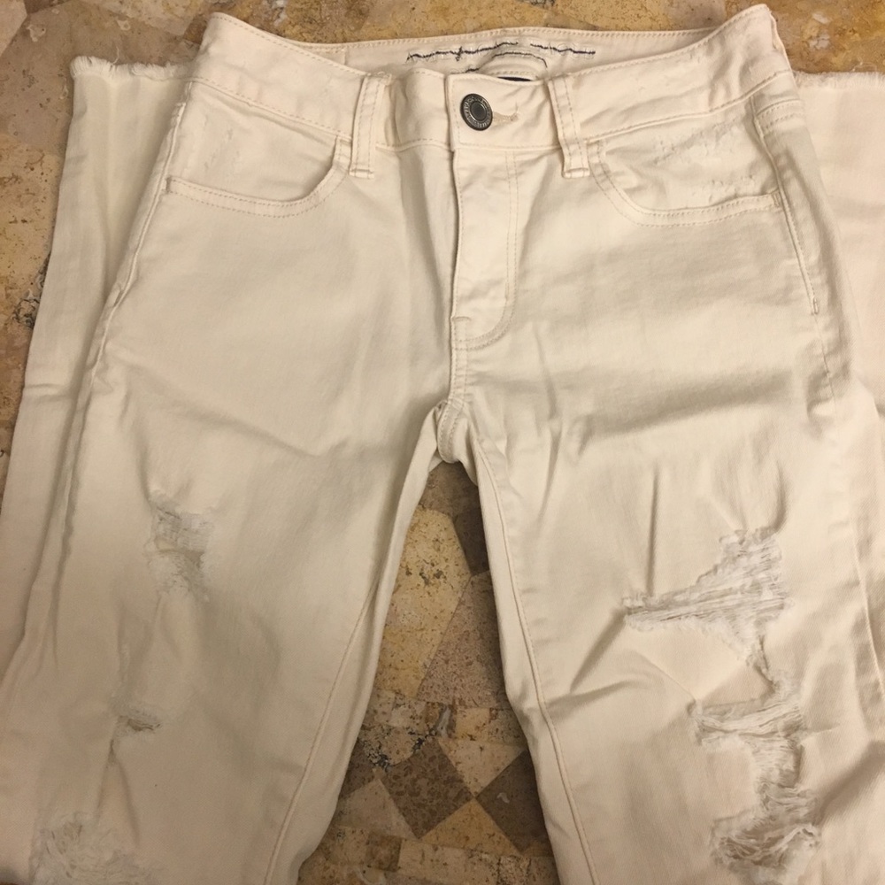 American Eagle tan distressed jagging‘s. Size 0